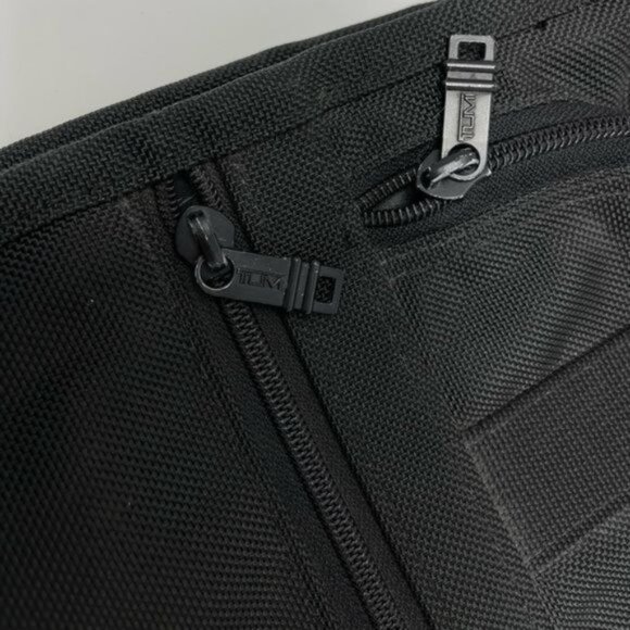 Tumi 207D3 Slim Black Nylon Ballistic Mini Laptop Ipad Computer Travel Bag - Picture 9 of 16